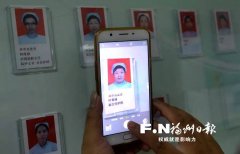 ”患儿小哲的父亲苗生成一曲
